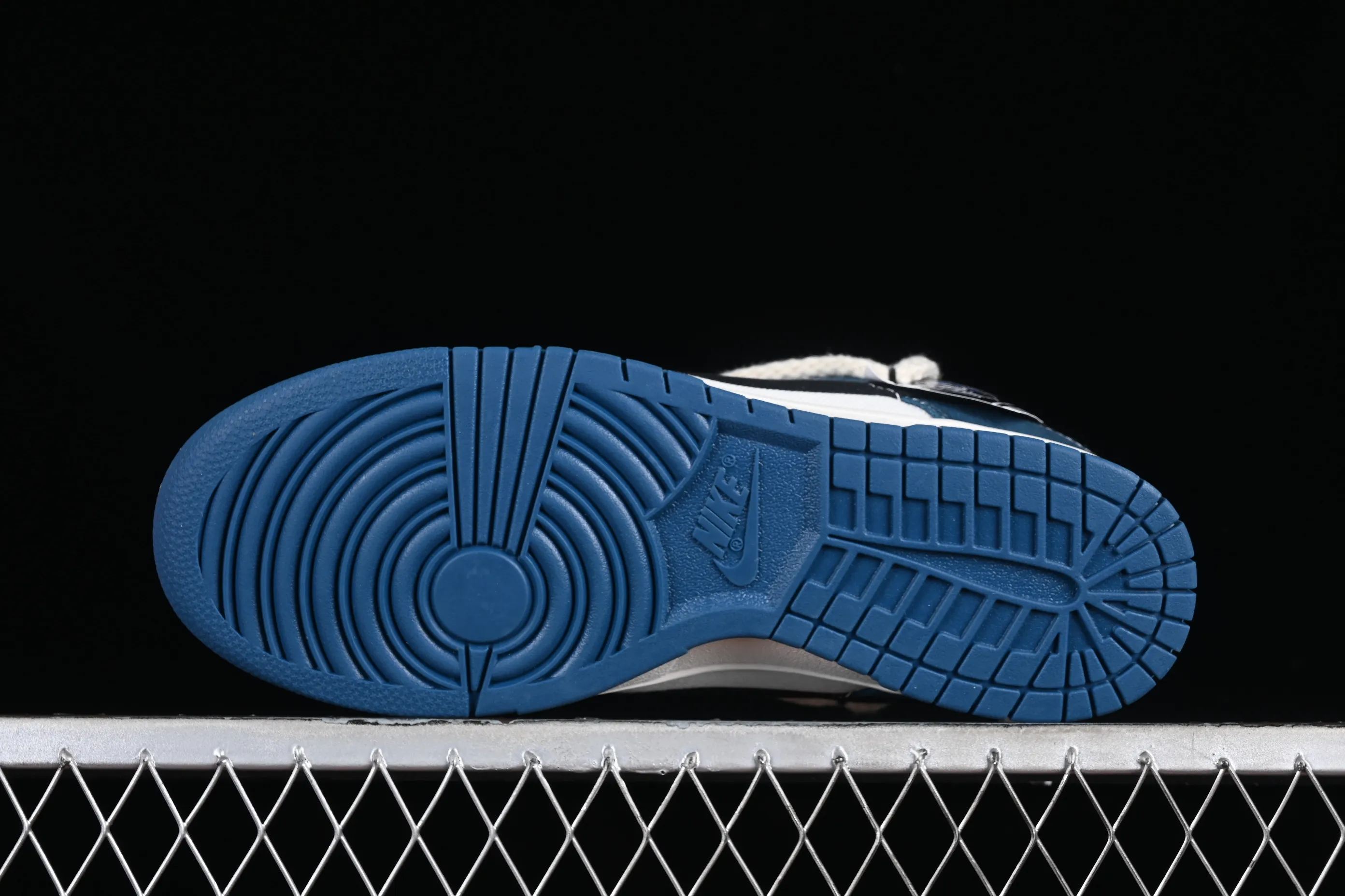 All categories Nk SB Dunk series Nk SB Dunk Low Low-top sneakers Nk Dunk Low Black and white blue High street style Protect the ocean Hemp rope deconstruction SB strap low-top casual sneakers DV0834-101